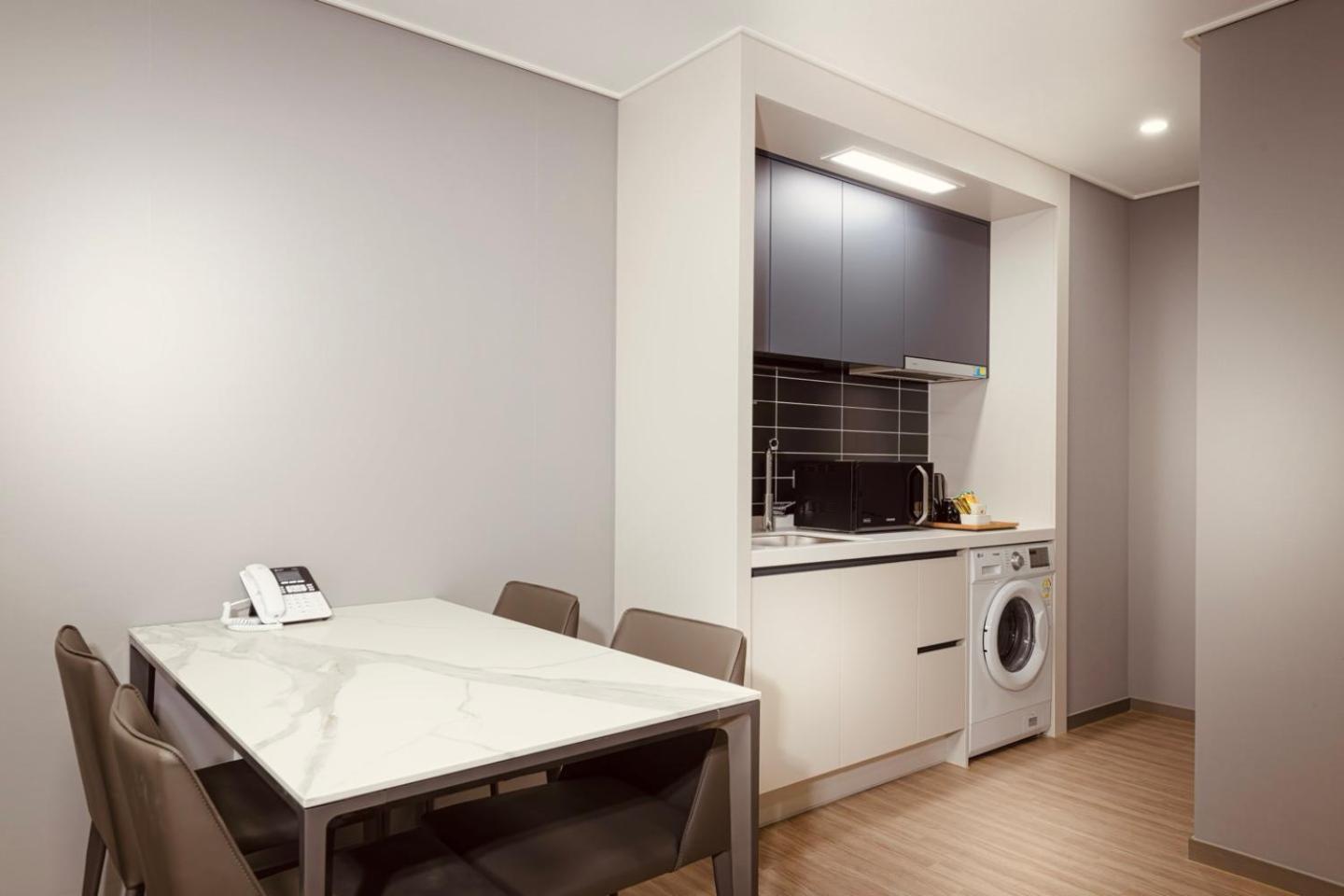 Sollago Myeongdong Hotel & Residence Seoel Buitenkant foto